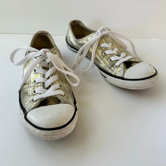 Converse Chuck Taylor All Star Low Top Sneakers in Metallic Gold - Picture 2 of 14